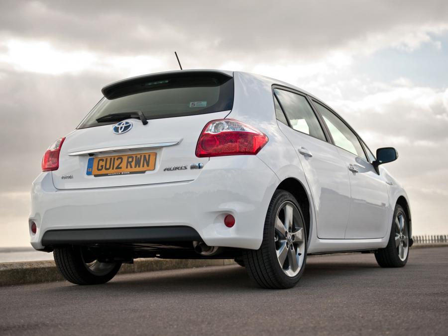  Toyota Auris HSD 2010 года  (UK) (фото 8 из 29)